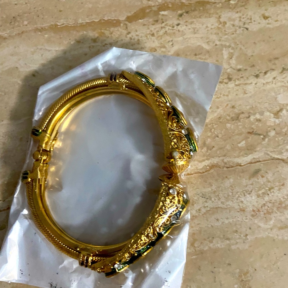Woman bracelet, one brand new,other one wore once.